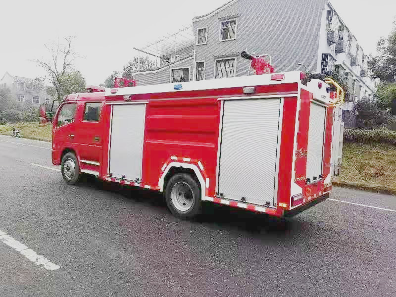 東(dōng)風(fēng)5噸泡沫消防車(chē)