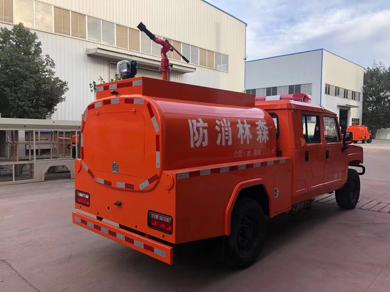 勇士1.5噸雙排供水(shuǐ)車(chē)