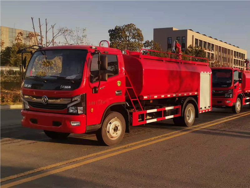 7噸單排大(dà)多(duō)利卡消防灑水(shuǐ)車(chē)