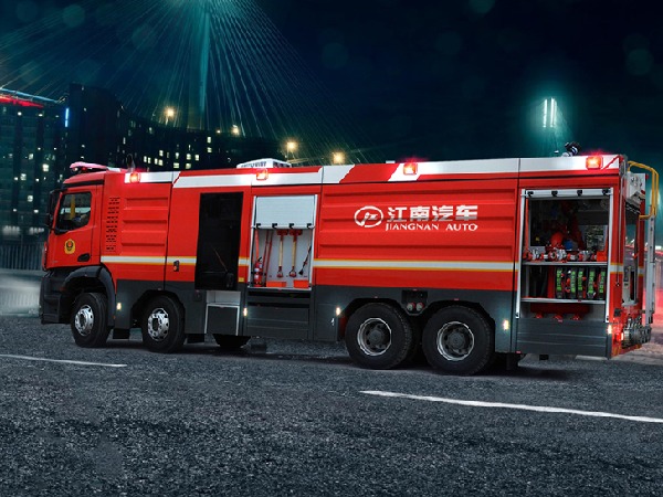 奔馳18噸水(shuǐ)罐消防車(chē)
