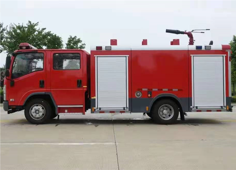 東(dōng)風(fēng)2.5噸水(shuǐ)罐消防車(chē)
