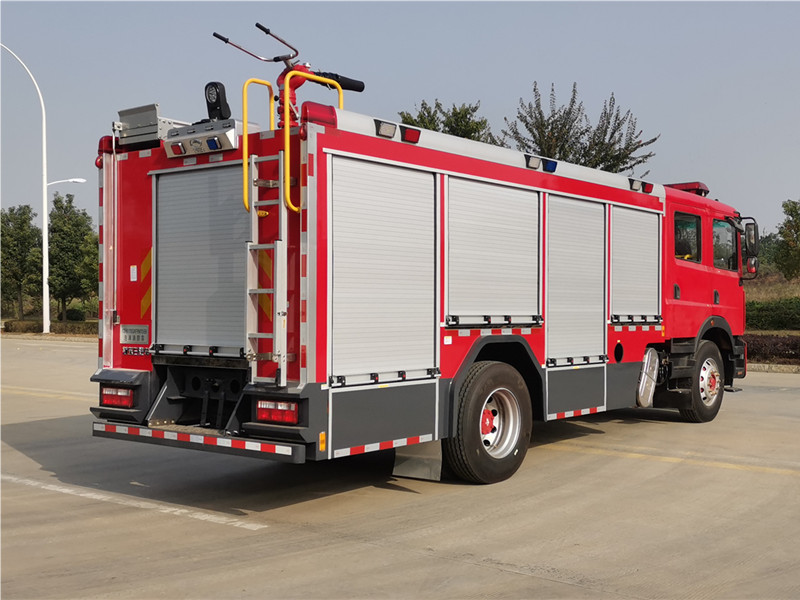 東(dōng)風(fēng)7噸水(shuǐ)罐消防車(chē)