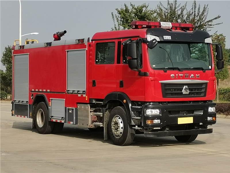 汕德卡8噸水(shuǐ)罐消防車(chē)