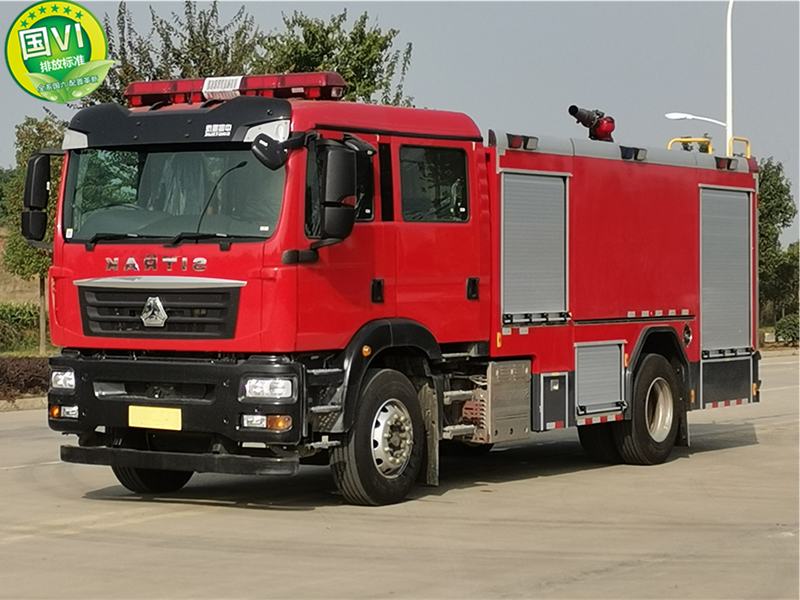 汕德卡8噸水(shuǐ)罐消防車(chē)