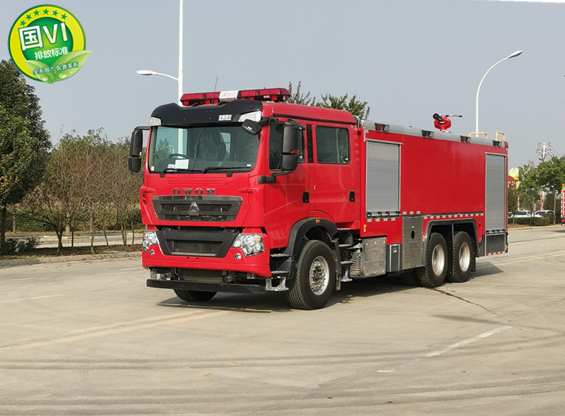 豪沃17噸水(shuǐ)罐消防車(chē)