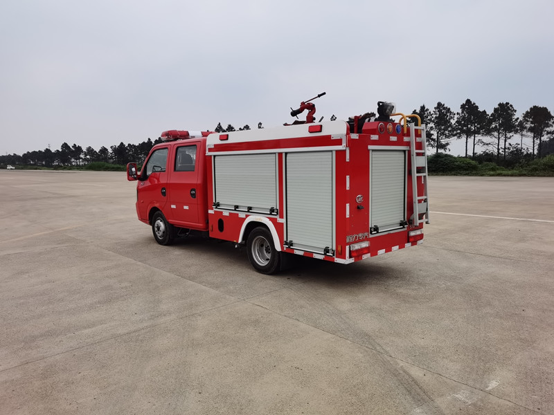 藍(lán)牌1噸水(shuǐ)罐消防車(chē)