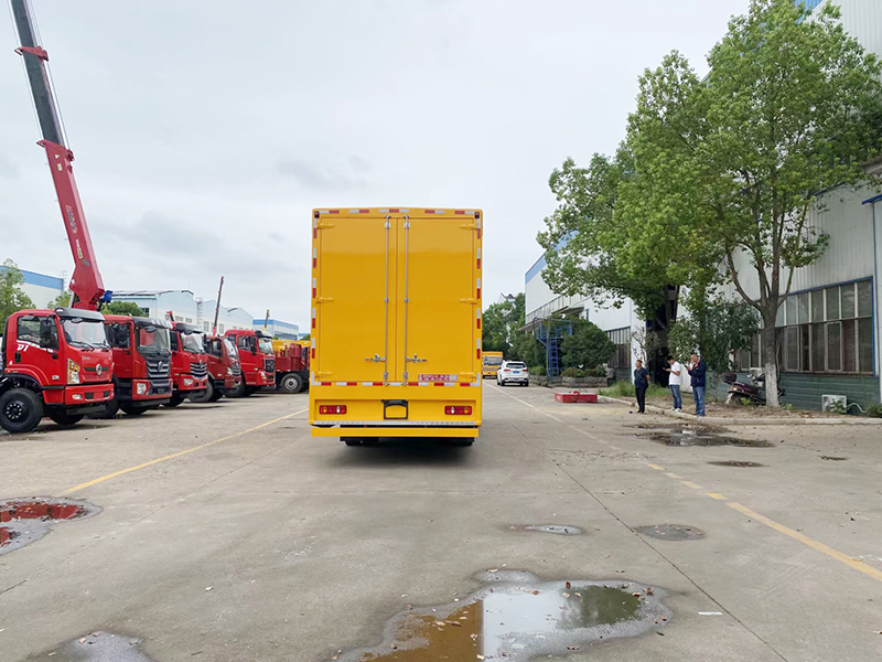 東(dōng)風(fēng)天錦電(diàn)源車(chē)200KW