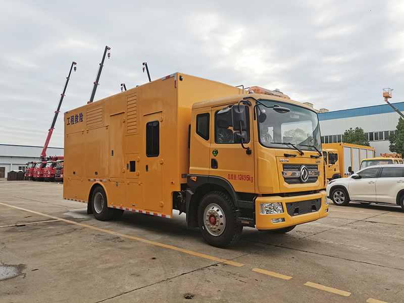 程力牌東(dōng)風(fēng)多(duō)利卡3000方排水(shuǐ)車(chē)（休息室）