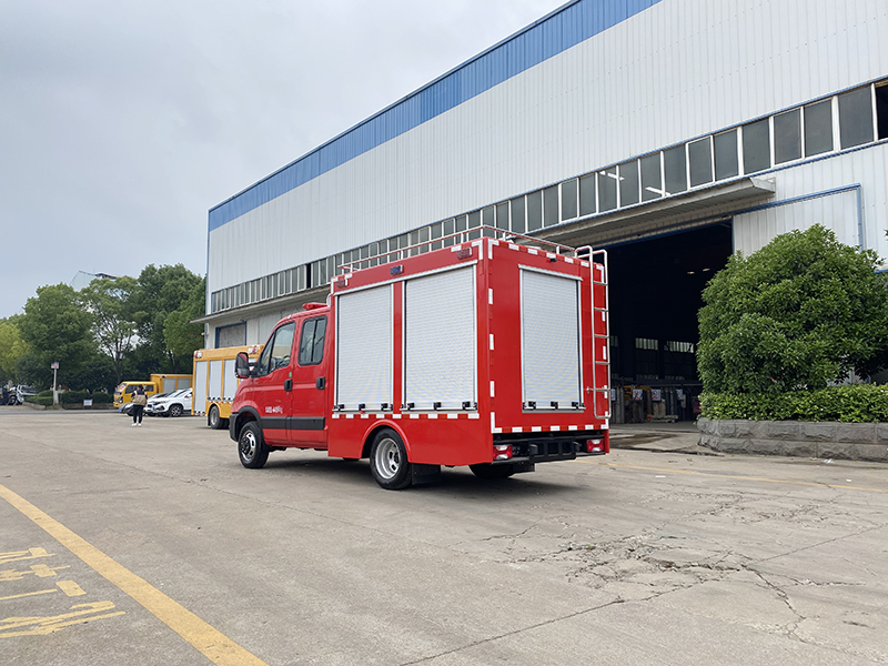 依維柯歐勝雙排500方救險車(chē)（便攜）