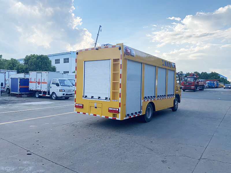 多(duō)利卡D7 1600方排水(shuǐ)車(chē)（自(zì)吸便攜）