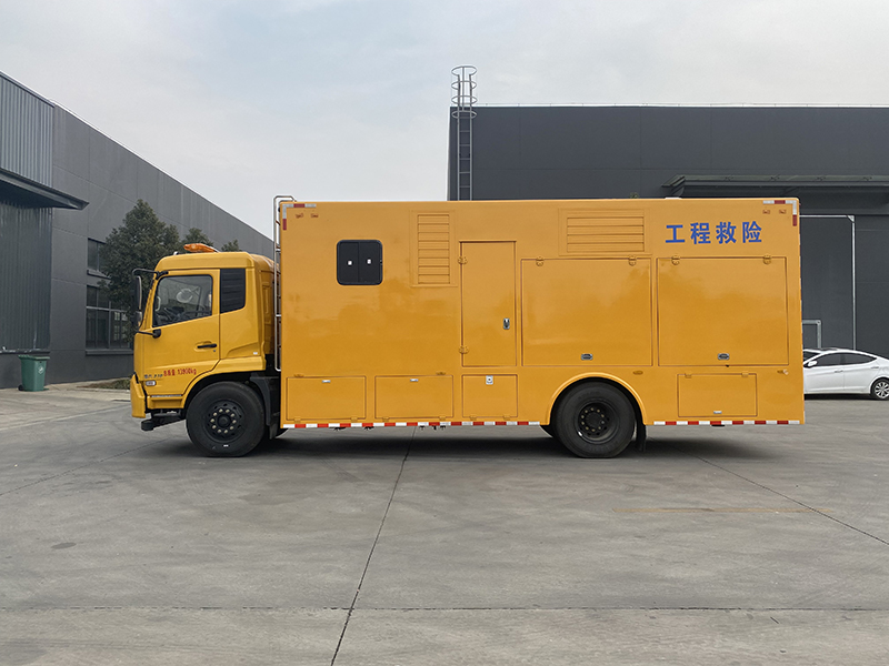 程力牌東(dōng)風(fēng)天錦3000方排水(shuǐ)車(chē)（休息室）