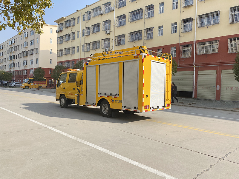 五十鈴帶吊1000方排水(shuǐ)車(chē)（便攜）