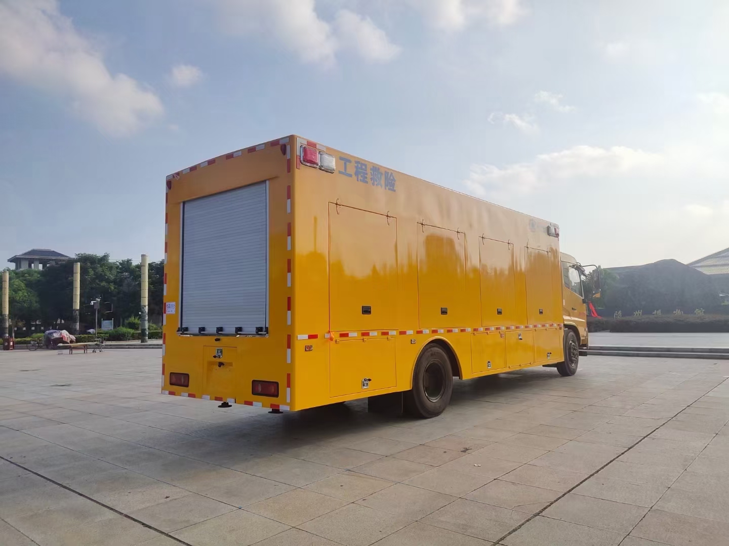 東(dōng)風(fēng)天錦3000方排水(shuǐ)車(chē)（自(zì)吸 便攜）