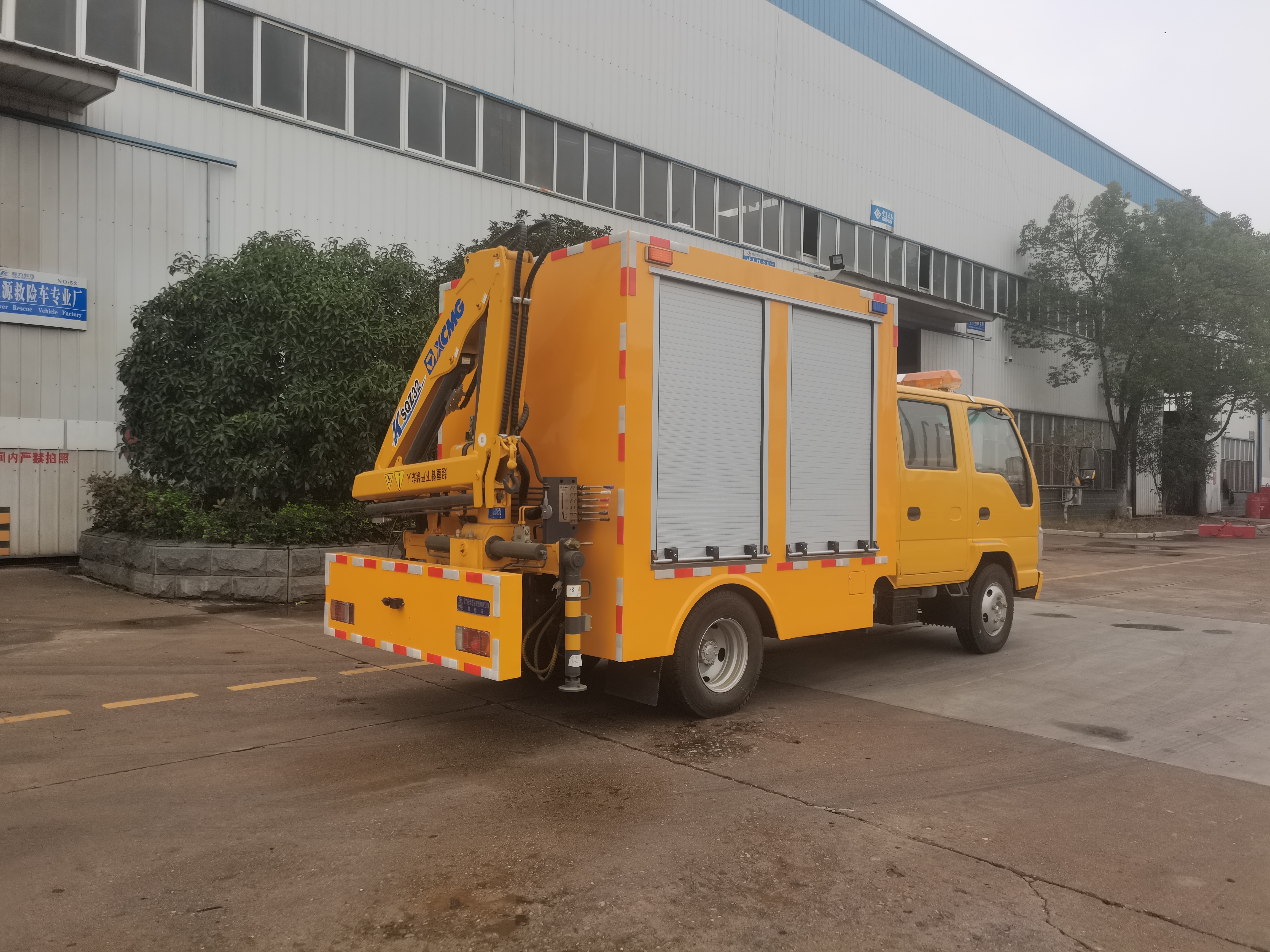 五十鈴雙排帶吊1000方排水(shuǐ)車(chē)