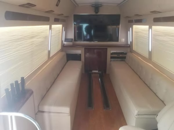 豐田考斯特多(duō)功能(néng)指揮車(chē)