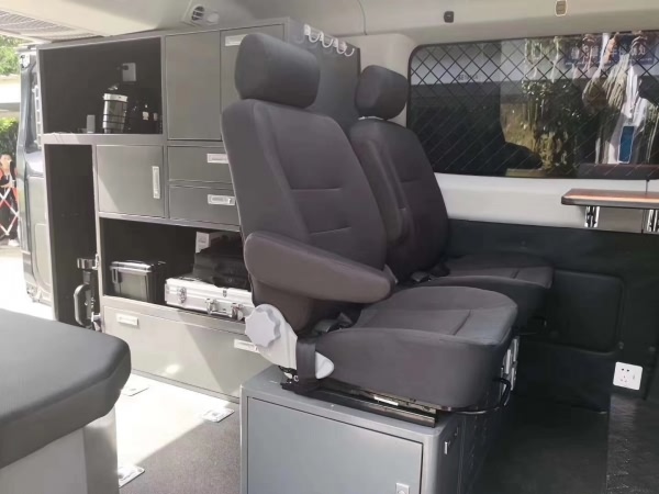 依維柯歐勝無人(rén)機(jī)指揮車(chē)