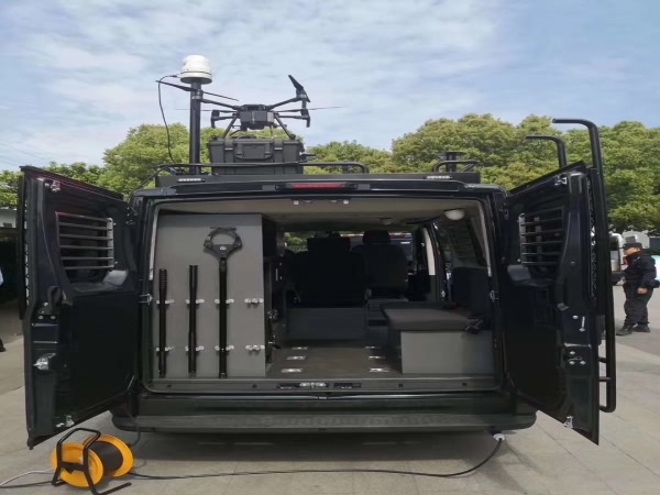 依維柯歐勝無人(rén)機(jī)指揮車(chē)