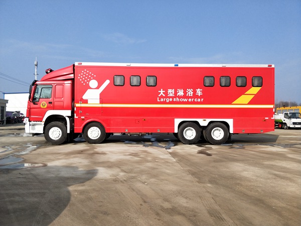 重汽豪沃後雙橋20人(rén)淋浴車(chē)