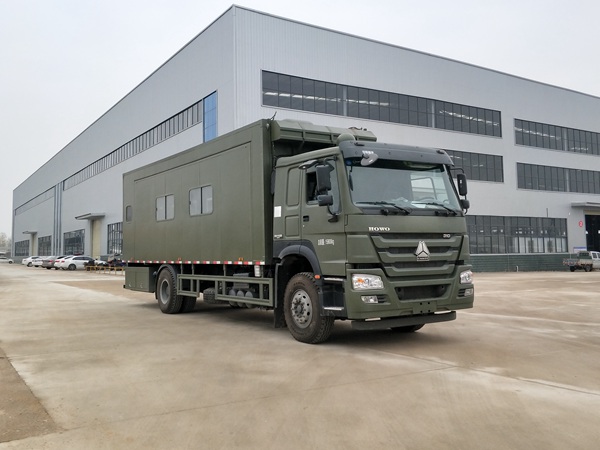 重汽後單橋宿營車(chē)滿足24人(rén)住宿