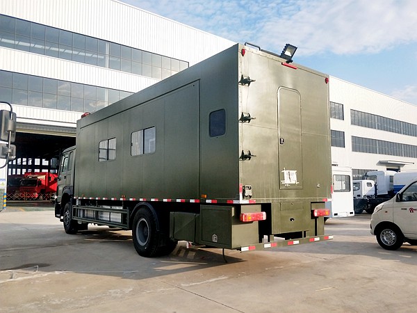 重汽後單橋宿營車(chē)滿足24人(rén)住宿