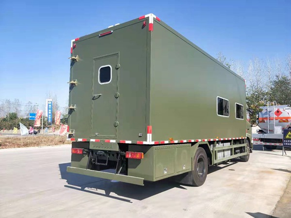 東(dōng)風(fēng)天錦宿營車(chē)滿足8-12人(rén)住宿