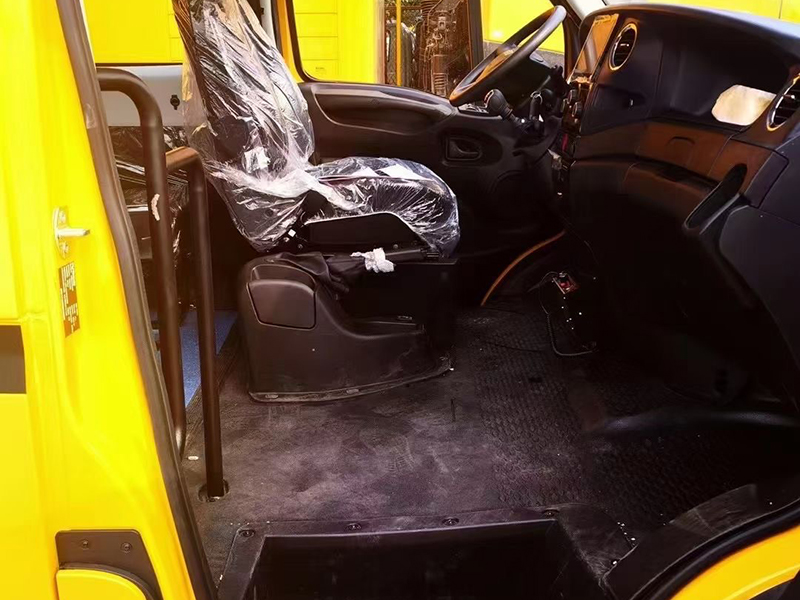 依維柯9-11座救險車(chē)