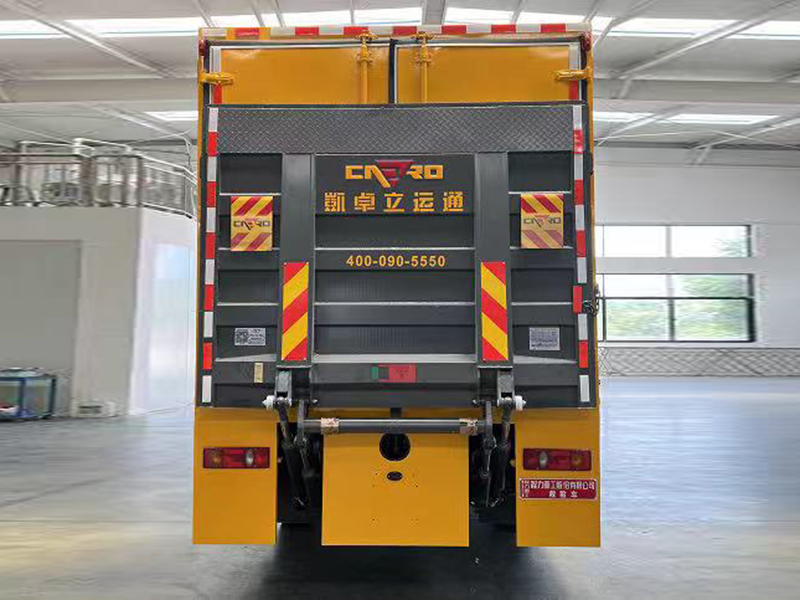 四驅越野工(gōng)具裝備車(chē)