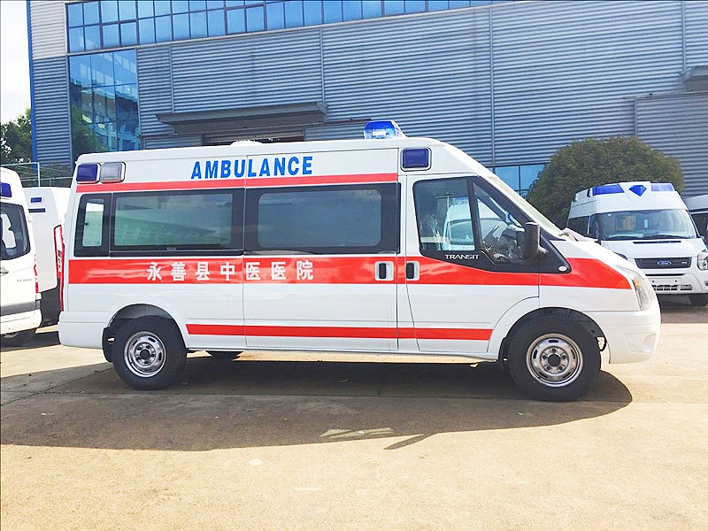 福特新時(shí)代V348長(cháng)軸中頂救護車(chē)