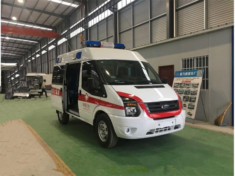 福特V348短(duǎn)軸中頂監護型救護車(chē)