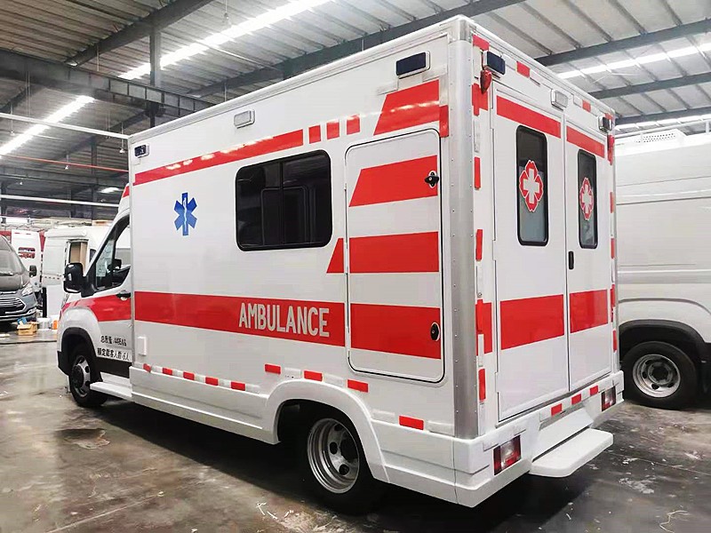 上(shàng)汽大(dà)通(tōng)長(cháng)軸方艙救護車(chē)