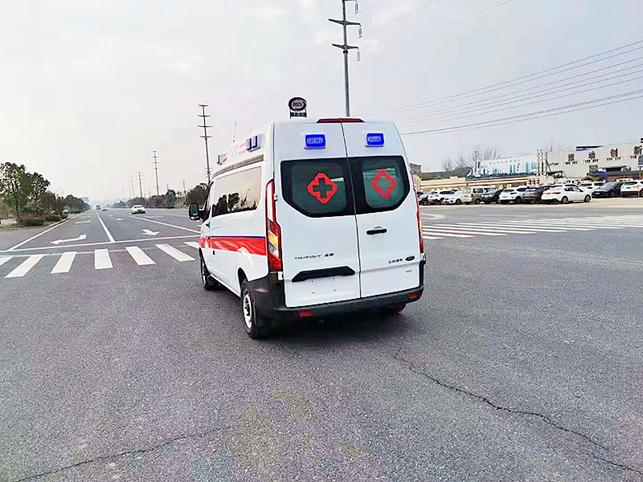 福特全順V362中軸柴油版負壓救護車(chē)
