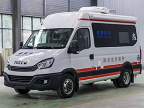 依維柯移動式疫苗接種車(chē)，可(kě)下(xià)鄉(xiāng)鎮