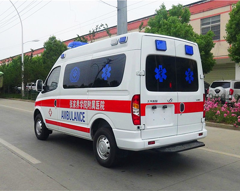 上(shàng)汽大(dà)通(tōng)V80短(duǎn)軸中頂救護車(chē)