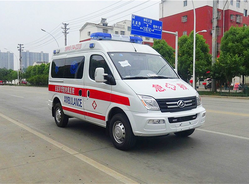 上(shàng)汽大(dà)通(tōng)V80短(duǎn)軸中頂救護車(chē)