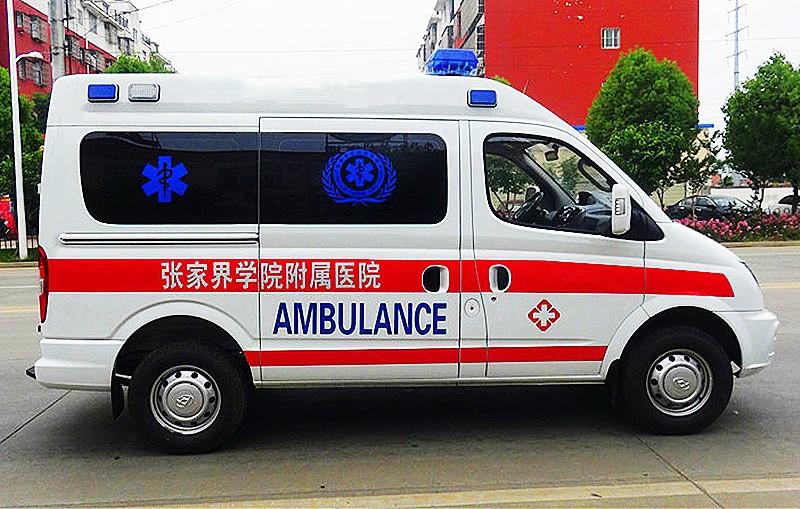 上(shàng)汽大(dà)通(tōng)V80短(duǎn)軸中頂救護車(chē)