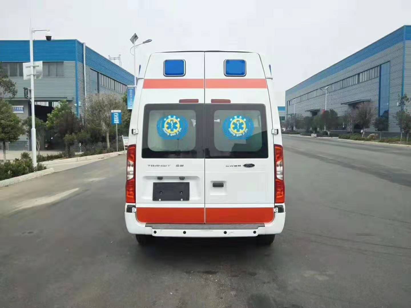 福特V348長(cháng)軸中頂監護型救護車(chē)