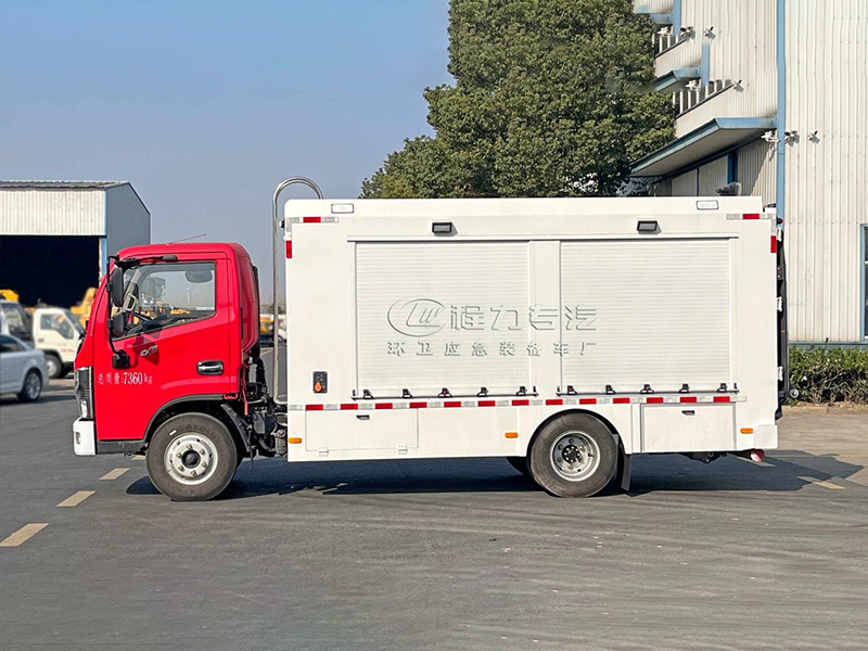 東(dōng)風(fēng)小(xiǎo)多(duō)利卡裝備車(chē)