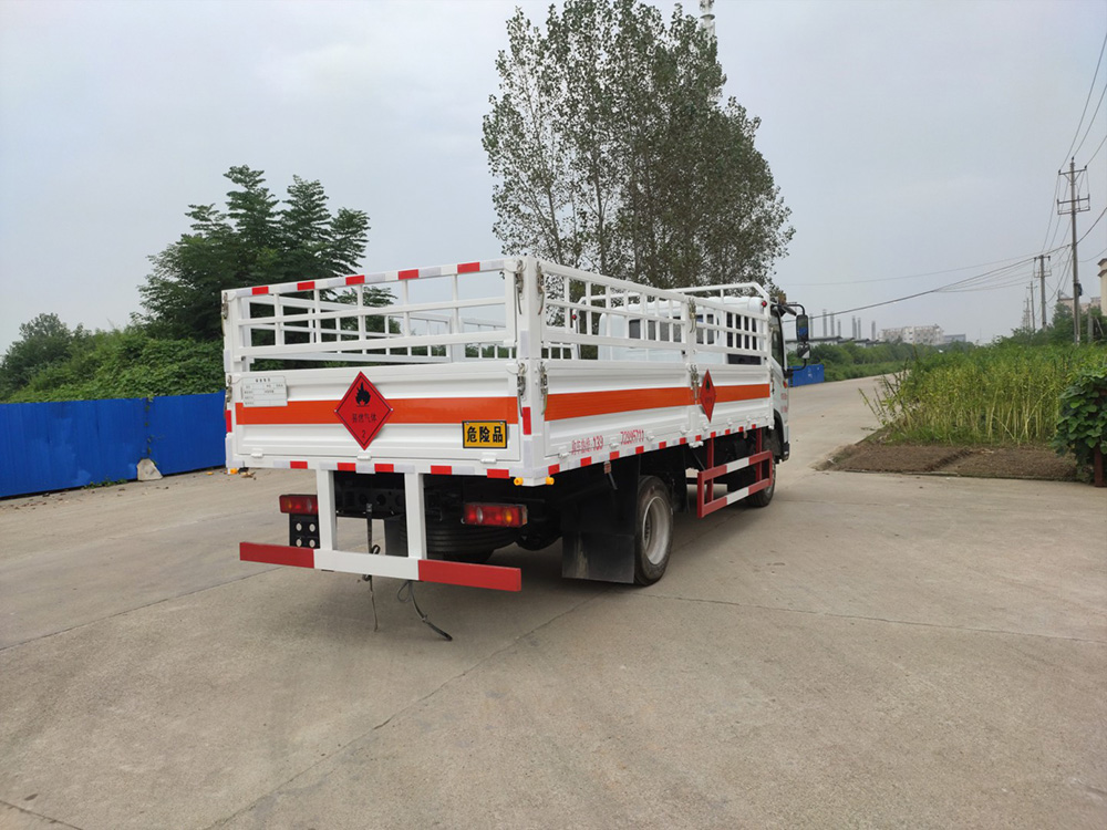 東(dōng)風(fēng)華神國(guó)六柴油氣瓶運輸車(chē)