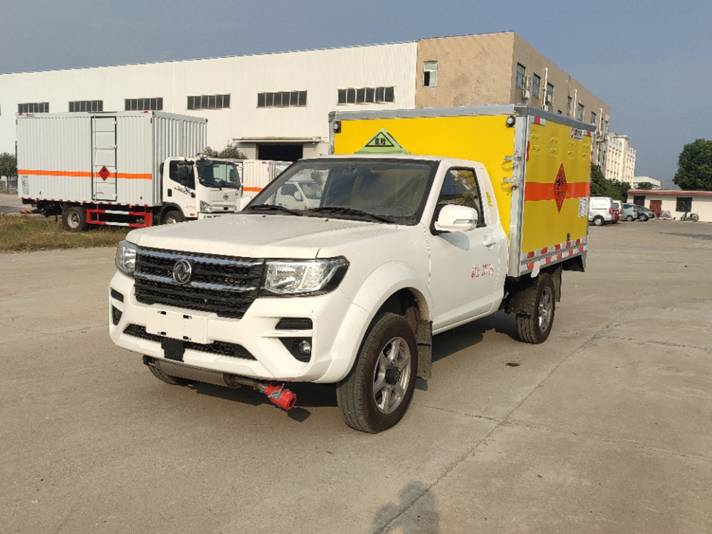 東(dōng)風(fēng)皮卡爆破器(qì)材運輸車(chē)