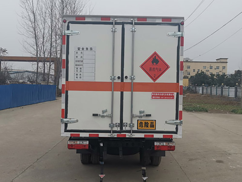 東(dōng)風(fēng)途逸易燃液體(tǐ)（汽油）廂式運輸車(chē)