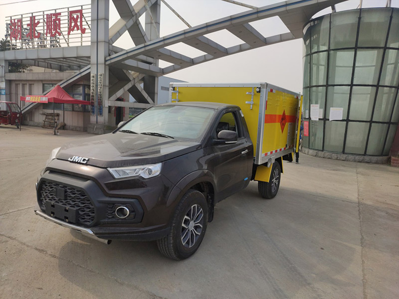 江鈴皮卡2.35米爆破器(qì)材運輸車(chē)