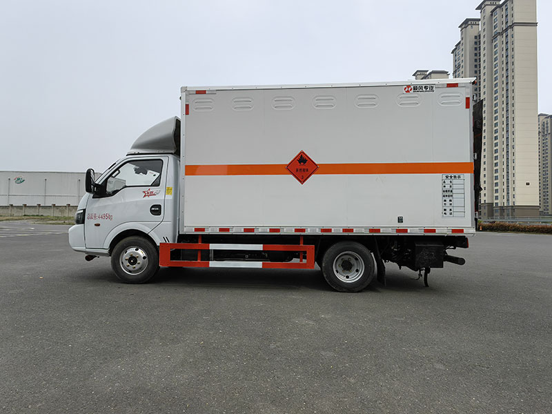 廂式東(dōng)風(fēng)大(dà)途逸 氣刹斷氣刹 4米危險品廂式運輸車(chē)